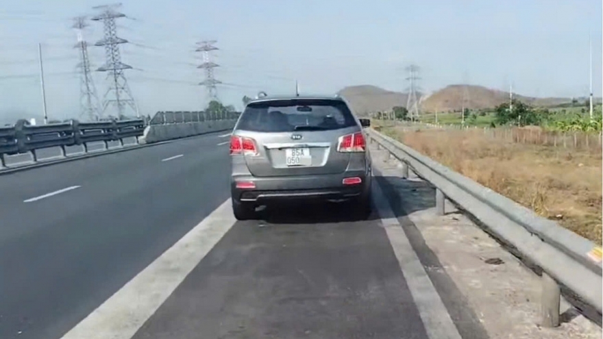 Xử phạt tài xế dừng xe để ngủ trên cao tốc Phan Thiết - Vĩnh Hảo